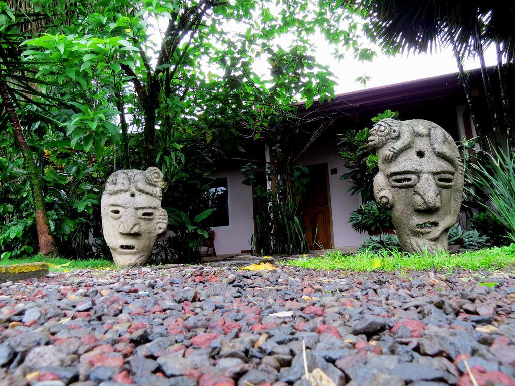 Hotel Vagabondo La Fortuna Exterior photo