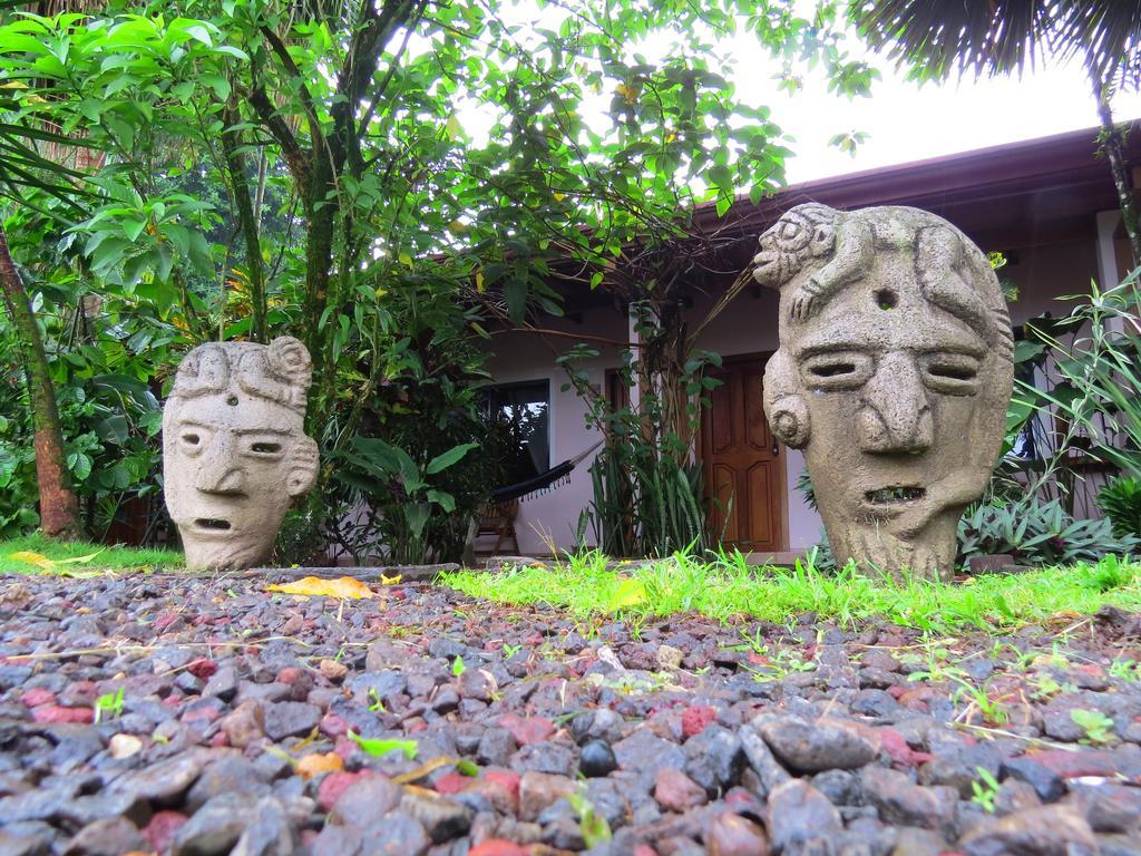 Hotel Vagabondo La Fortuna Exterior photo
