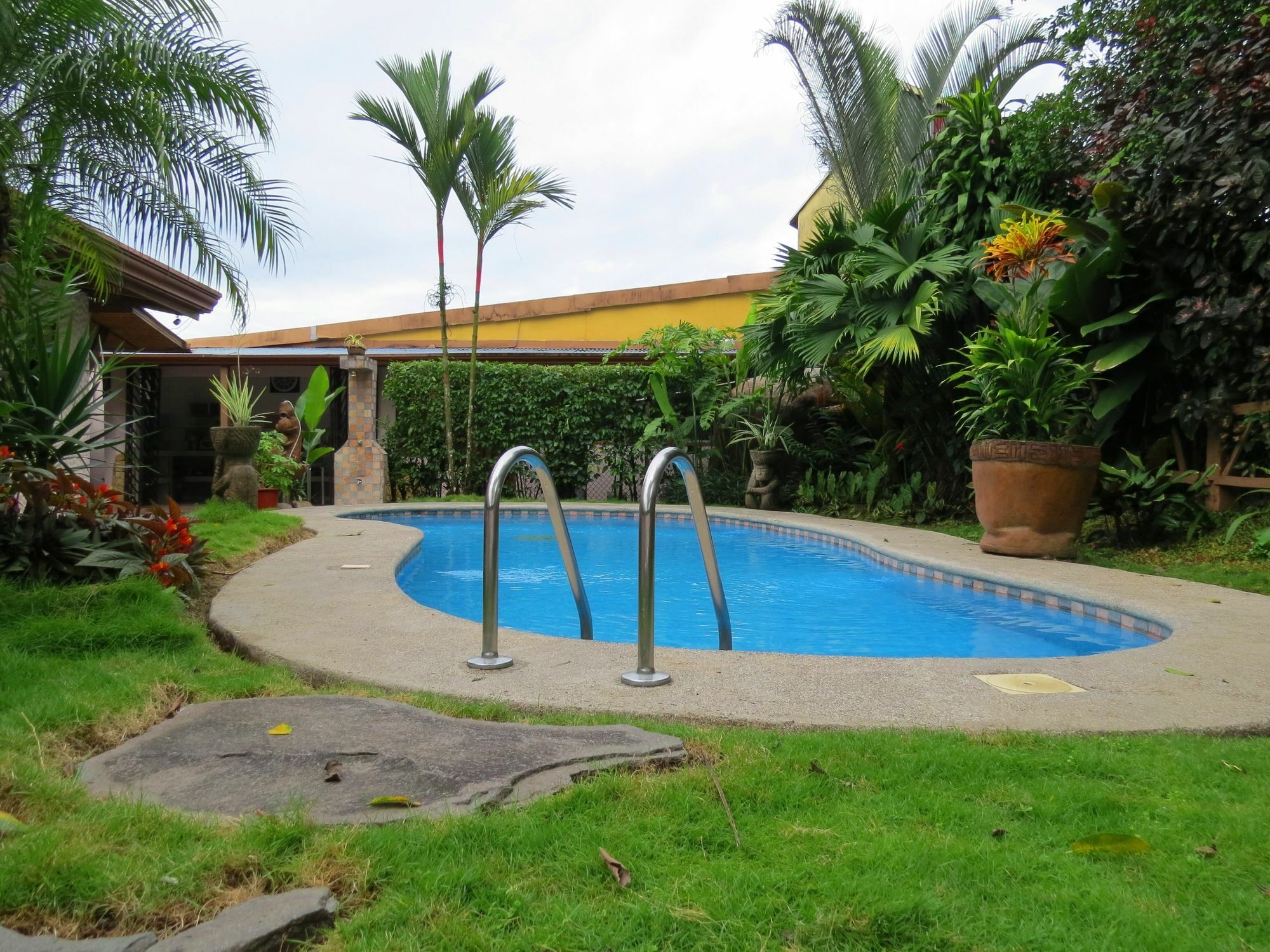 Hotel Vagabondo La Fortuna Exterior photo